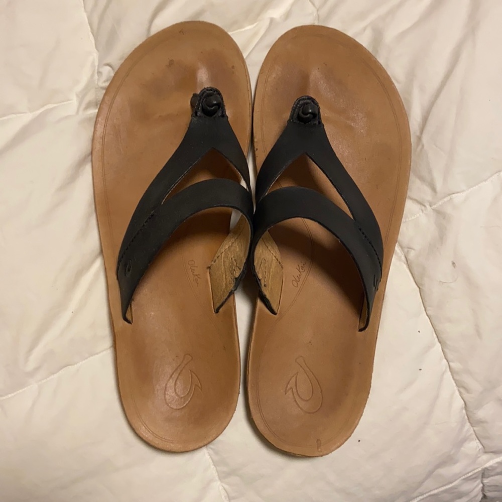 Olukai leather flip flops size 9